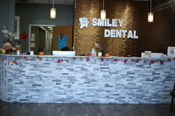 smiley-dental-receiption